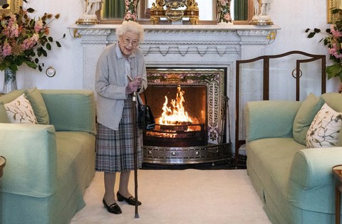 Nhiếp ảnh gia kể về bức ảnh cuối cùng của Nữ hoàng Elizabeth II - Ảnh 1. Nhiếp ảnh gia kể về bức ảnh cuối cùng của Nữ hoàng Elizabeth II - Ảnh 1.