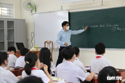 Học sinh nhiều nơi được miễn học phí - Ảnh 2. Học sinh nhiều nơi được miễn học phí - Ảnh 2.