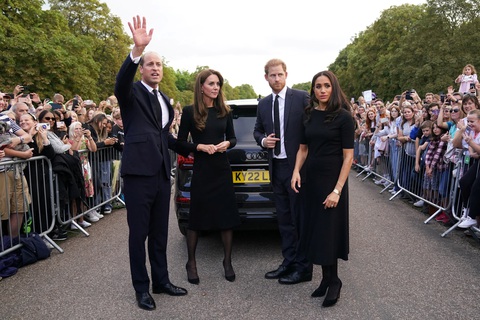 Tin thế giới 11-9: Hoàng tử William và Harry hội ngộ; Ukraine chiếm lại 2.000 km2 đất - Ảnh 1. Tin thế giới 11-9: Hoàng tử William và Harry hội ngộ; Ukraine chiếm lại 2.000 km2 đất - Ảnh 1.