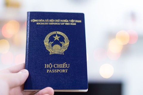 Việt Nam đàm phán với các nước đối tác nhằm tăng điểm đến không cần thị thực - Ảnh 1. Hộ chiếu Việt Nam - Ảnh: TTO