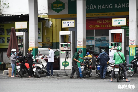 Giá xăng dầu đồng loạt giảm hơn 1.000 đồng/lít từ 15h hôm nay 12-9 - Ảnh 1. Giá xăng dầu đồng loạt giảm hơn 1.000 đồng/lít từ 15h hôm nay 12-9 - Ảnh 1.
