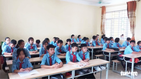 Vụ phản đối sáp nhập trường: Tất cả học sinh đã đến lớp - Ảnh 2. Vụ phản đối sáp nhập trường: Tất cả học sinh đã đến lớp - Ảnh 2.