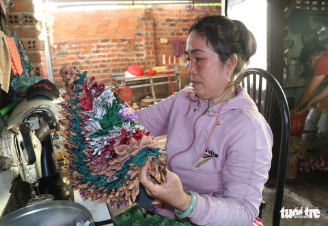 Mẹ bươn chải nuôi chữ cho con: Gia tài của tôi là các con - Ảnh 2. Mẹ bươn chải nuôi chữ cho con: Gia tài của tôi là các con - Ảnh 2.