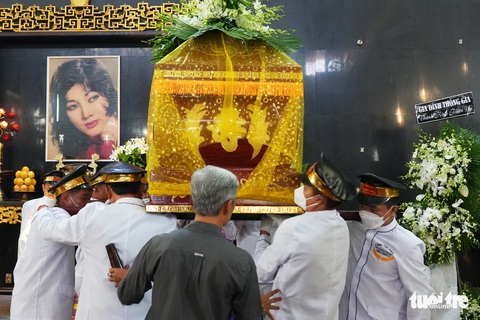 Tiễn đưa minh tinh màn bạc Thẩm Thúy Hằng - Ảnh 5. Tiễn đưa minh tinh màn bạc Thẩm Thúy Hằng - Ảnh 5.
