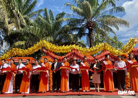 Thêm một tuyến xe buýt, liệu đủ gỡ tắc sân bay Tân Sơn Nhất? - Ảnh 1. Thêm một tuyến xe buýt, liệu đủ gỡ tắc sân bay Tân Sơn Nhất? - Ảnh 1.