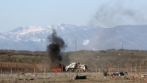 Armenia: 49 binh sĩ chết trong các cuộc đụng độ xuyên đêm với Azerbaijan - Ảnh 1. Armenia: 49 binh sĩ chết trong các cuộc đụng độ xuyên đêm với Azerbaijan - Ảnh 1.