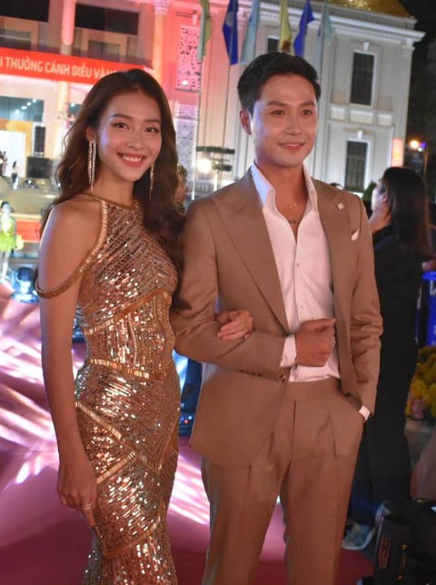 Quyền Linh, Việt Hương và dàn người đẹp VTV đổ bộ thảm đỏ Cánh diều 2021 - Ảnh 5. Quyền Linh, Việt Hương và dàn người đẹp VTV đổ bộ thảm đỏ Cánh diều 2021 - Ảnh 5.
