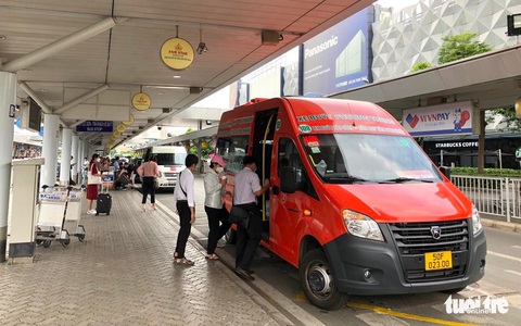 Xe buýt Phương Trang chính thức vào sân bay Tân Sơn Nhất, hành khách hào hứng - Ảnh 1. Xe buýt Phương Trang chính thức vào sân bay Tân Sơn Nhất, hành khách hào hứng - Ảnh 1.