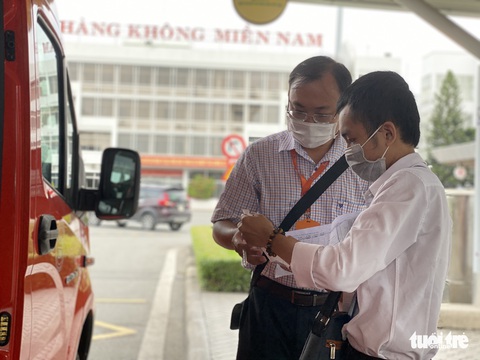 Xe buýt Phương Trang chính thức vào sân bay Tân Sơn Nhất, hành khách hào hứng - Ảnh 2. Xe buýt Phương Trang chính thức vào sân bay Tân Sơn Nhất, hành khách hào hứng - Ảnh 2.