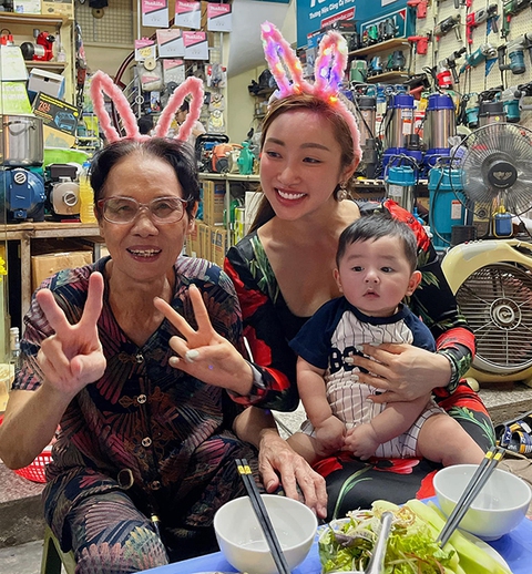 Ảnh vui sao Việt 13-9: Vợ chồng Việt Hương tình tứ bỏ mặc con gái - Ảnh 6. Ảnh vui sao Việt 13-9: Vợ chồng Việt Hương tình tứ bỏ mặc con gái - Ảnh 6.