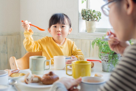 Đừng để con nhẹ cân vì táo bón - Ảnh 2. Đừng để con nhẹ cân vì táo bón - Ảnh 2.