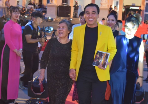 Quyền Linh, Việt Hương và dàn người đẹp VTV đổ bộ thảm đỏ Cánh diều 2021 - Ảnh 3. Quyền Linh, Việt Hương và dàn người đẹp VTV đổ bộ thảm đỏ Cánh diều 2021 - Ảnh 3.