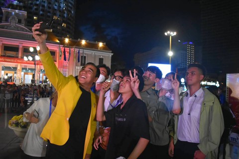 Quyền Linh, Việt Hương và dàn người đẹp VTV đổ bộ thảm đỏ Cánh diều 2021 - Ảnh 4. Quyền Linh, Việt Hương và dàn người đẹp VTV đổ bộ thảm đỏ Cánh diều 2021 - Ảnh 4.