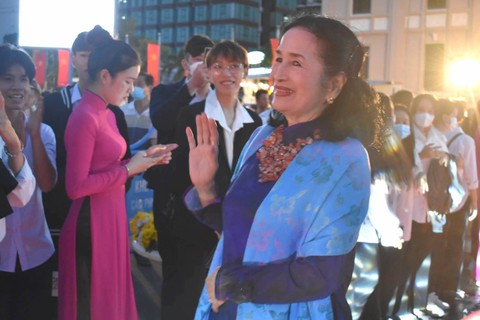 Quyền Linh, Việt Hương và dàn người đẹp VTV đổ bộ thảm đỏ Cánh diều 2021 - Ảnh 11. Quyền Linh, Việt Hương và dàn người đẹp VTV đổ bộ thảm đỏ Cánh diều 2021 - Ảnh 11.
