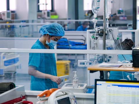 Tin COVID-19 chiều 13-9: Nhiễm mới tăng hơn 1.200 ca, hai người chết ở Cao Bằng, Hà Nội - Ảnh 1. Tin COVID-19 chiều 13-9: Nhiễm mới tăng hơn 1.200 ca, hai người chết ở Cao Bằng, Hà Nội - Ảnh 1.