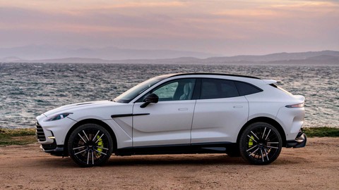 SUV mới của Ferrari hơn thua với Lamborghini và Aston Martin: Đua tranh từng thông số - Ảnh 2. SUV mới của Ferrari hơn thua với Lamborghini và Aston Martin: Đua tranh từng thông số - Ảnh 2.