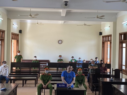 Lãnh 8 năm tù vì chém thầy giáo cũ tại quán thịt cầy với lý do khó ngờ - Ảnh 1. Lãnh 8 năm tù vì chém thầy giáo cũ tại quán thịt cầy với lý do khó ngờ - Ảnh 1.