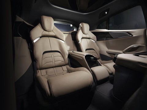 Ferrari ra mắt SUV đầu tiên Purosangue: Cửa mở kiểu Rolls-Royce, 4 ghế đơn, táp lô tách đôi - Ảnh 15. Ferrari ra mắt SUV đầu tiên Purosangue: Cửa mở kiểu Rolls-Royce, 4 ghế đơn, táp lô tách đôi - Ảnh 15.