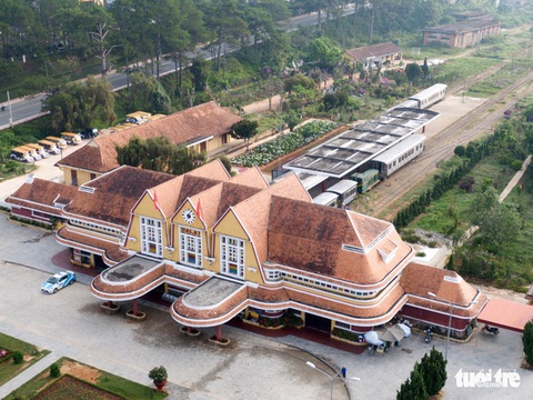 4 điều cần đạt được nếu muốn du lịch Đà Lạt phát triển bền vững - Ảnh 1. Nhà ga Đà Lạt ở đường Quang Trung, phường 10, TP Đà Lạt, được hoàn thành vào năm 1938. Hiện nhà ga được công nhận là di tích lịch sử văn hóa quốc gia - Ảnh: MINH TUẤN