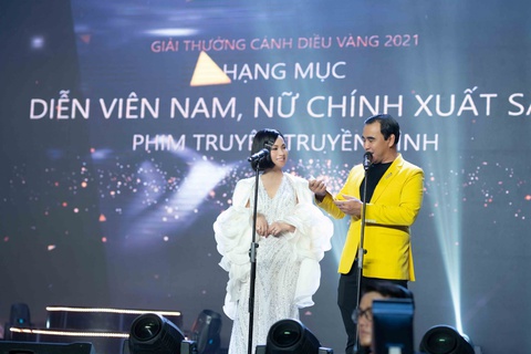 Ca sĩ tỉ phú Hà Phương được hai tài tử ‘chăm sóc tận tình’ trên thảm đỏ Cánh diều vàng - Ảnh 6. Ca sĩ tỉ phú Hà Phương được hai tài tử ‘chăm sóc tận tình’ trên thảm đỏ Cánh diều vàng - Ảnh 6.