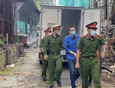Sáng nay, hacker Nhâm Hoàng Khang hầu tòa - Ảnh 1. Sáng nay, hacker Nhâm Hoàng Khang hầu tòa - Ảnh 1.