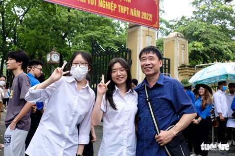 Tổ hợp C00 có điểm chuẩn 30, khối ngành sức khỏe điểm chuẩn dự kiến giảm - Ảnh 1. Tổ hợp C00 có điểm chuẩn 30, khối ngành sức khỏe điểm chuẩn dự kiến giảm - Ảnh 1.