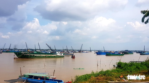 Khan hiếm cát san lấp: Nguy cơ đình đốn công trình - Ảnh 1. Khan hiếm cát san lấp: Nguy cơ đình đốn công trình - Ảnh 1.