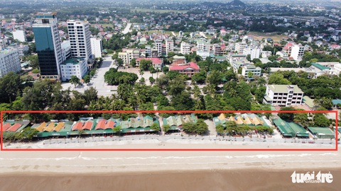 Cửa Lò nói gì về đơn xin gia hạn hàng trăm cửa hàng dọc biển? - Ảnh 1. Cửa Lò nói gì về đơn xin gia hạn hàng trăm cửa hàng dọc biển? - Ảnh 1.
