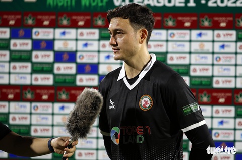 Văn Lâm và Adriano Schmidt tay bắt mặt mừng với đội bóng cũ Hải Phòng - Ảnh 7. Văn Lâm và Adriano Schmidt tay bắt mặt mừng với đội bóng cũ Hải Phòng - Ảnh 7.