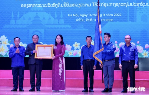 Trung ương Đoàn đón nhận Huân chương Lao động hạng nhất của nước bạn Lào - Ảnh 1. Trung ương Đoàn đón nhận Huân chương Lao động hạng nhất của nước bạn Lào - Ảnh 1.