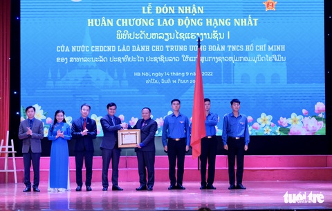 Trung ương Đoàn đón nhận Huân chương Lao động hạng nhất của nước bạn Lào - Ảnh 2. Trung ương Đoàn đón nhận Huân chương Lao động hạng nhất của nước bạn Lào - Ảnh 2.