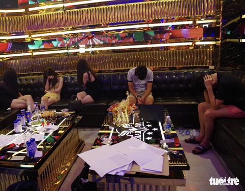 Tạm rút giấy phép tụ điểm karaoke có con lãnh đạo Bảo Lộc tổ chức sử dụng ma túy - Ảnh 1. Tạm rút giấy phép tụ điểm karaoke có con lãnh đạo Bảo Lộc tổ chức sử dụng ma túy - Ảnh 1.