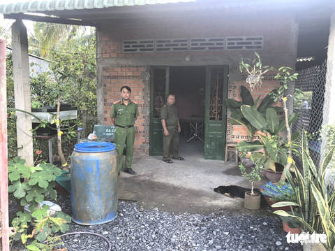 Mâu thuẫn trong lúc đánh bài, một người bị đâm chết - Ảnh 1. Mâu thuẫn trong lúc đánh bài, một người bị đâm chết - Ảnh 1.