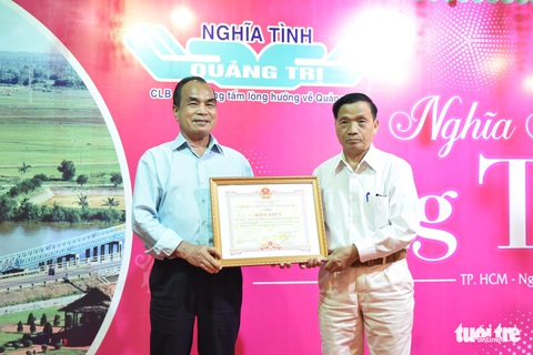 Thêm 1,5 tỉ đồng từ Câu lạc bộ Nghĩa tình Quảng Trị ủng hộ tân sinh viên nghèo - Ảnh 6. Thêm 1,5 tỉ đồng từ Câu lạc bộ Nghĩa tình Quảng Trị ủng hộ tân sinh viên nghèo - Ảnh 6.