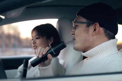 Các hãng xe đua lắp Car-aoke để phục vụ người thích hát trên xe - Ảnh 1. Các hãng xe đua lắp Car-aoke để phục vụ người thích hát trên xe - Ảnh 1.
