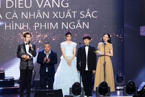 Mai Thanh Hà xuất hiện như Chương Tử Di Việt Nam tại Cánh diều vàng 2021 - Ảnh 3. Mai Thanh Hà xuất hiện như Chương Tử Di Việt Nam tại Cánh diều vàng 2021 - Ảnh 3.