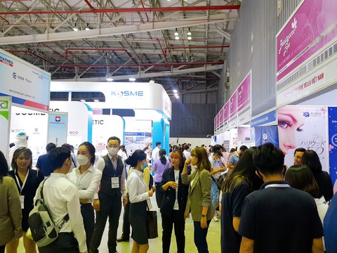 400 gian hàng giới thiệu sản phẩm mới, công nghệ tiên tiến ngành y tế - Ảnh 2. 400 gian hàng giới thiệu sản phẩm mới, công nghệ tiên tiến ngành y tế - Ảnh 2.