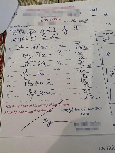 Ai đọc được chữ bác sĩ nguệch ngoạc như cọng giá? - Ảnh 1. Ai đọc được chữ bác sĩ nguệch ngoạc như cọng giá? - Ảnh 1.