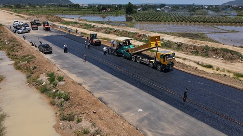Kỳ vọng hơn với cao tốc - Ảnh 1. Kỳ vọng hơn với cao tốc - Ảnh 1.