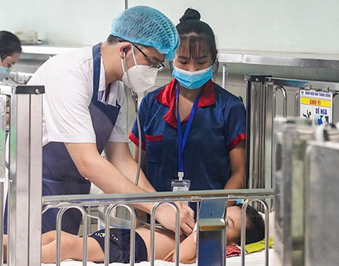 Vi rút adeno tồn tại trong người đến vài tháng, ai có nguy cơ diễn biến nặng? - Ảnh 1. Vi rút adeno tồn tại trong người đến vài tháng, ai có nguy cơ diễn biến nặng? - Ảnh 1.