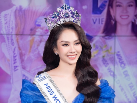Chuyện khó tin: Hoa hậu vừa đăng quang 1 tháng đã... bán vương miện - Ảnh 1. Chuyện khó tin: Hoa hậu vừa đăng quang 1 tháng đã... bán vương miện - Ảnh 1.
