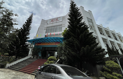 Vụ nguyên giám đốc sở bị điều làm nhân viên: Vẫn chưa sắp xếp được công việc - Ảnh 1. Vụ nguyên giám đốc sở bị điều làm nhân viên: Vẫn chưa sắp xếp được công việc - Ảnh 1.