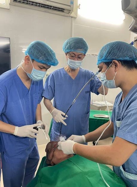 Thủ tướng gửi thư khen kíp phẫu thuật cắt khối u quái dị trên mặt nữ bệnh nhân - Ảnh 1. Thủ tướng gửi thư khen kíp phẫu thuật cắt khối u quái dị trên mặt nữ bệnh nhân - Ảnh 1.