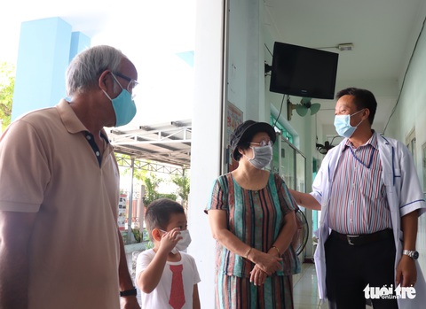 Bệnh nhân xếp hàng dài chờ thuốc, TP.HCM định hướng lại mô hình quản lý - Ảnh 1. Bệnh nhân xếp hàng dài chờ thuốc, TP.HCM định hướng lại mô hình quản lý - Ảnh 1.