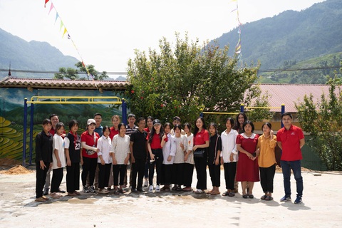 Lux Sport Việt Nam đem niềm vui Trung thu đến trẻ em vùng cao - Ảnh 1. Lux Sport Việt Nam đem niềm vui Trung thu đến trẻ em vùng cao - Ảnh 1.
