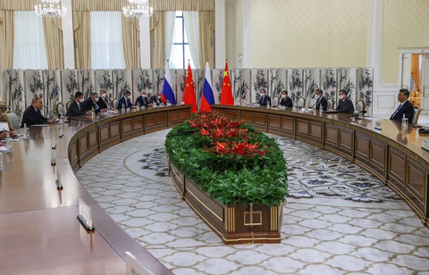 Gặp ông Tập, ông Putin cảm ơn vì lập trường cân bằng về Ukraine - Ảnh 1. Gặp ông Tập, ông Putin cảm ơn vì lập trường cân bằng về Ukraine - Ảnh 1.
