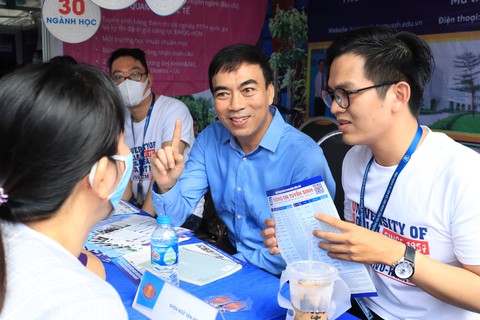Ngành báo chí 28,25 điểm, cao nhất Trường ĐH Khoa học xã hội và Nhân văn TP.HCM - Ảnh 1. Ngành báo chí 28,25 điểm, cao nhất Trường ĐH Khoa học xã hội và Nhân văn TP.HCM - Ảnh 1.