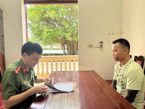Khởi tố nhóm thanh niên chăn dắt, đưa thiếu nữ dưới 16 tuổi phục vụ quán karaoke - Ảnh 2. Khởi tố nhóm thanh niên chăn dắt, đưa thiếu nữ dưới 16 tuổi phục vụ quán karaoke - Ảnh 2.