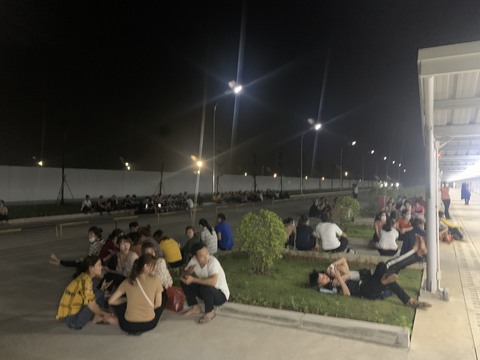 Hàng trăm công nhân công ty sản xuất, lắp ráp máy tính bảng ở Phú Thọ đình công - Ảnh 3. Hàng trăm công nhân công ty sản xuất, lắp ráp máy tính bảng ở Phú Thọ đình công - Ảnh 3.