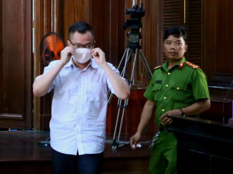 Viện kiểm sát đề nghị phạt ông Tề Trí Dũng 8-9 năm, tòa tuyên 15 năm tù - Ảnh 1. Viện kiểm sát đề nghị phạt ông Tề Trí Dũng 8-9 năm, tòa tuyên 15 năm tù - Ảnh 1.
